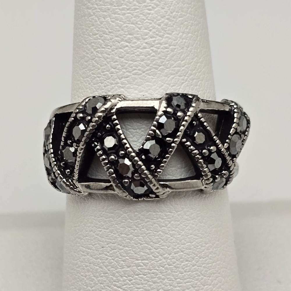 Lia Sophia Silver and Black Crisscross Ring. Size 8